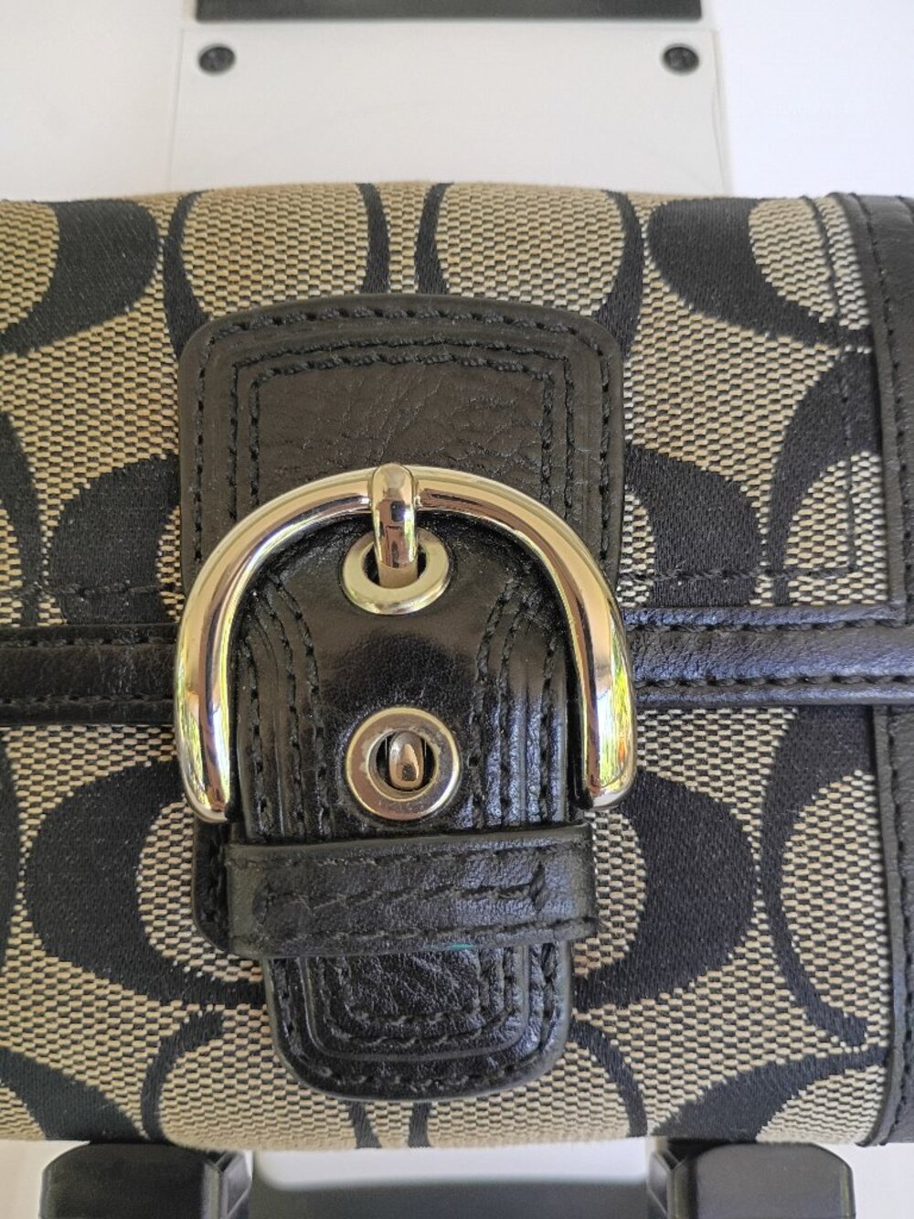 COACH  Signature Compact Bifold Wallet  Black / Canvas
